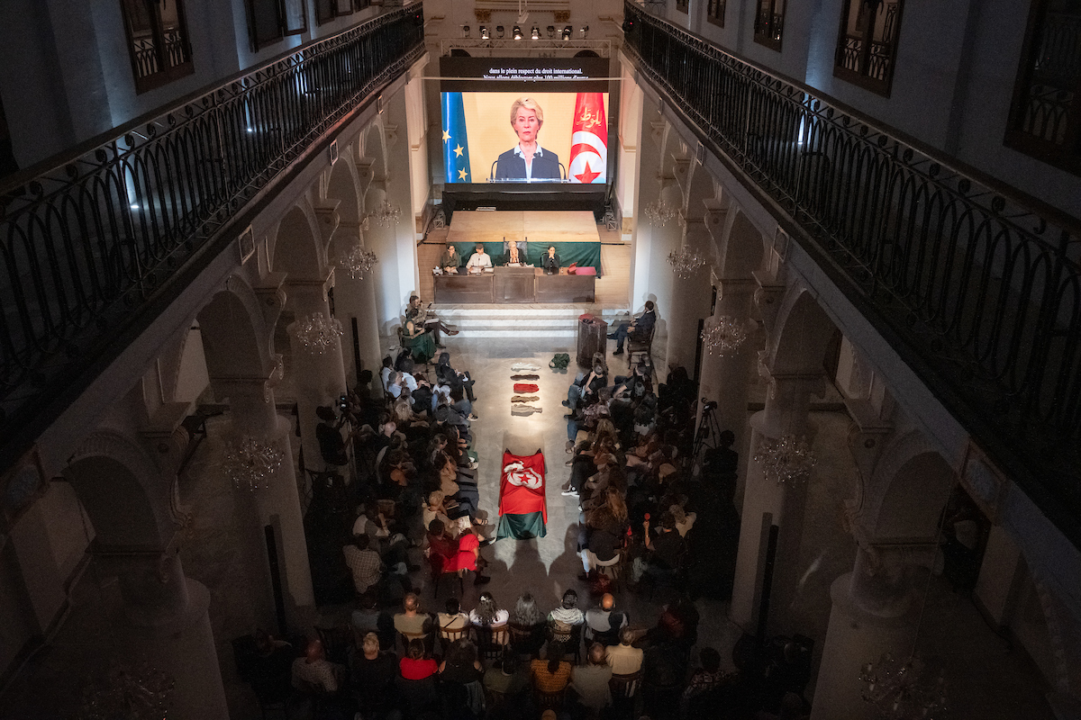 Dignity foto uit Tunis